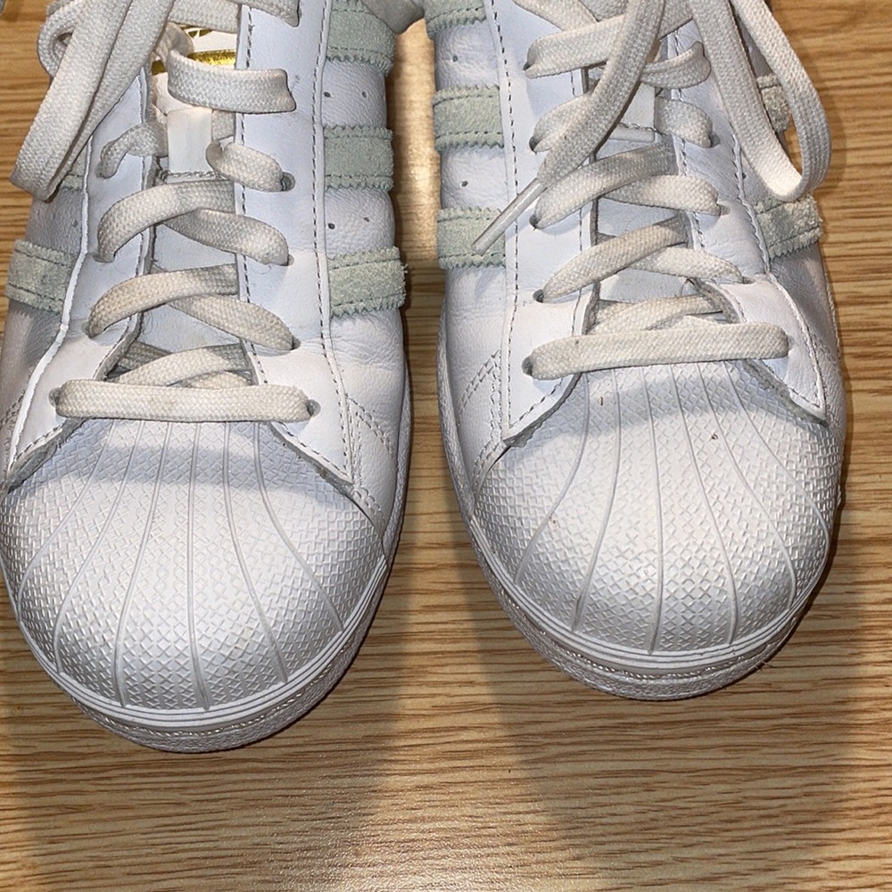 Adidas Superstar Sneakers Size 8 - Gem